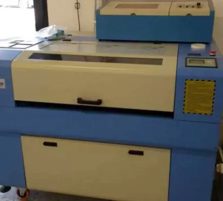 A louer machine découpe LASER CNC 250W