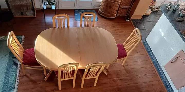 Table à manger à rallonges + 6 chaises