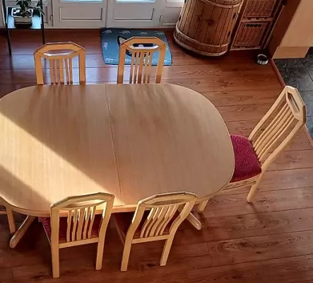 Table à manger à rallonges + 6 chaises