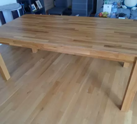 Table massive en chaîne